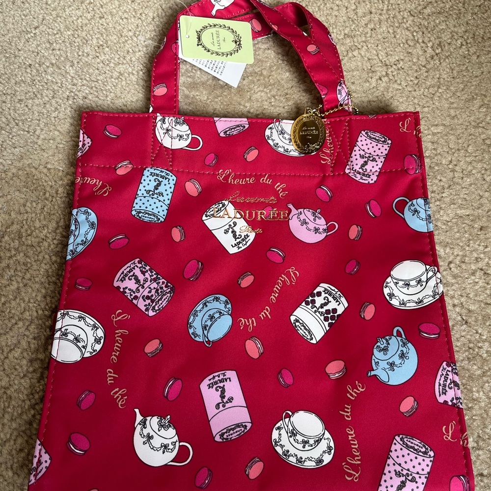 New. Laduree bag. Authentic. Very cute.